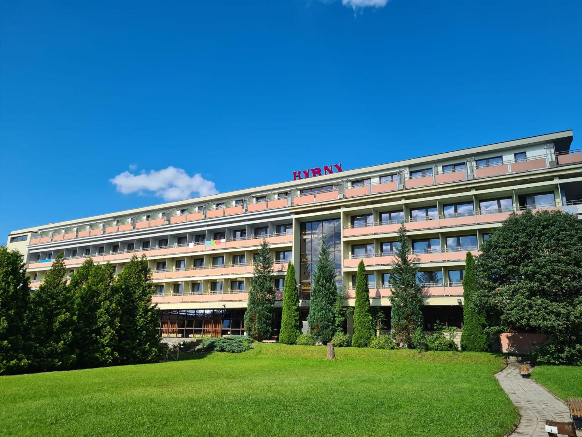 Hyrny